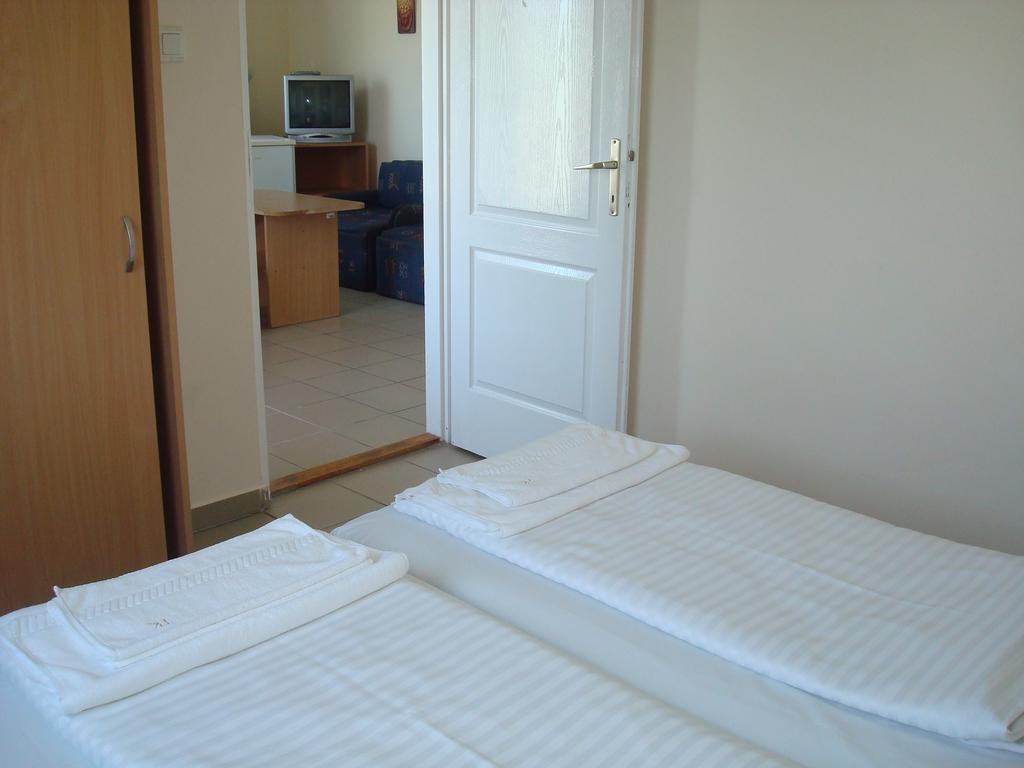 Termal Kemping Apartmanok ทิสเซาอีแวรอช ห้อง รูปภาพ